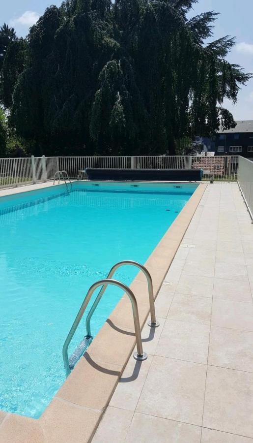 Le Grand Large "Superbe Studio Piscine Chauffee Du 1 Juin Au 15 Septembre" Trouville-sur-Mer Dış mekan fotoğraf