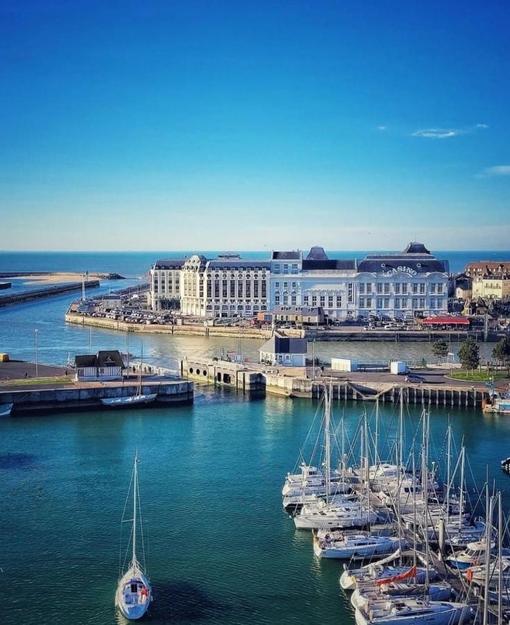 Le Grand Large "Superbe Studio Piscine Chauffee Du 1 Juin Au 15 Septembre" Trouville-sur-Mer Dış mekan fotoğraf