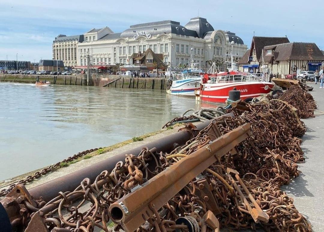Le Grand Large "Superbe Studio Piscine Chauffee Du 1 Juin Au 15 Septembre" Trouville-sur-Mer Dış mekan fotoğraf